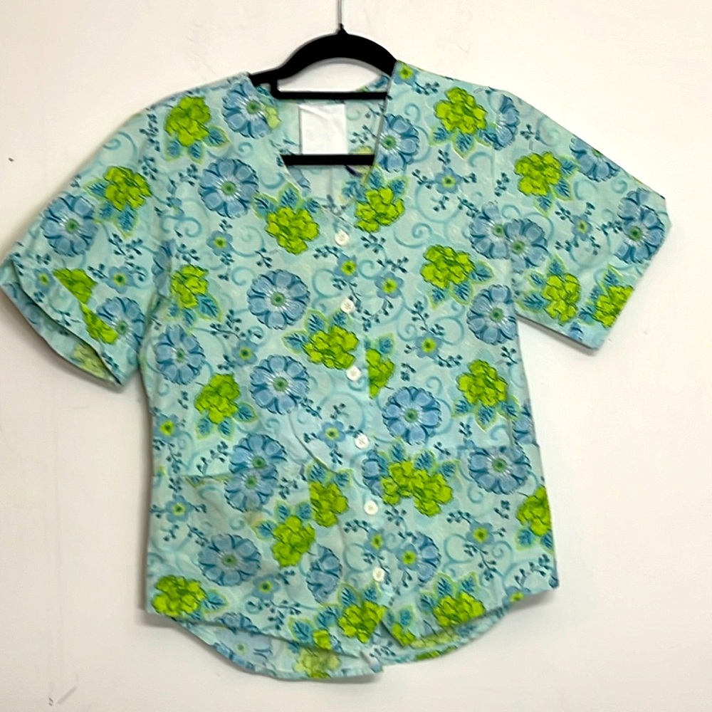 🌞 Crest vintage short sleeves v-neck scrubs green & blue floral design women S